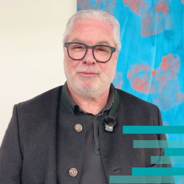 Mit dabei als Jury-Mitglied der "myidea"-Abschlusspitches der HFPO war auch Beat Loosli, der Präsident der Schulkommission des BBZ Olten. In seinem geschätzten Feedback wendet er sich direkt an die Studierenden. 😊

Interessiert an der Höheren Fachschule Pflege in Olten? Hier informieren: https://hf-pflege.ch

#BBZ #GSBS #HFPO #Fachschule #Pflege #Olten #Bildung #Weiterbildung