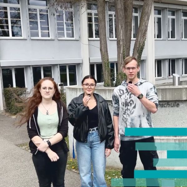 Probleme im Schulalltag? Ein Anliegen an die Schule? Der Studirat der HFPO ist für dich da und hilft, eine Lösung zu finden. Mit dabei sind Chiara, Janine und André aus verschiedenen HF-Klassen. 😊

Erreichen kannst du den Studirat über die Email "studirat-hfpo@bbzolten.ch" oder wenn du es anonym bevorzugst, über den silbernen Kummerkasten im HF-Sekretariat.

#BBZ #GSBS #HFPO #Fachschule #Pflege #Olten #Bildung #Weiterbildung