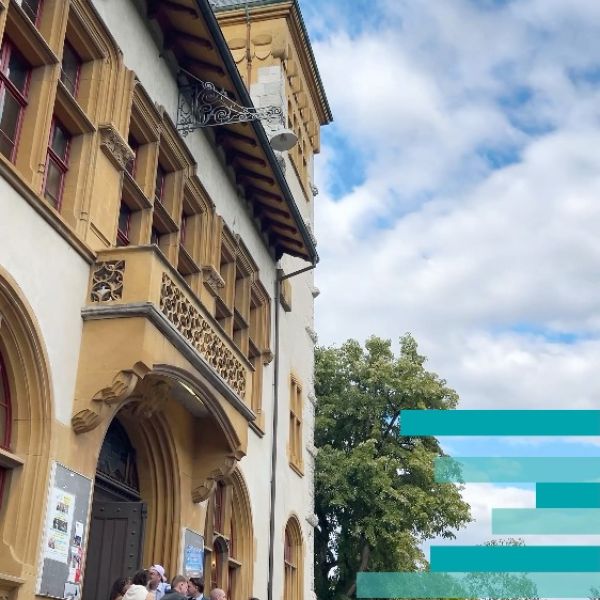Das war die Diplomfeier der HFPO vom 10. September 2026. 🥳
89 frisch diplomierte Pflegefachpersonen erhielten in festlichem Rahmen ihr Diplom HF, wobei die Feier von einer guten Stimmung, vielen schönen Momenten und tollen musikalischen Beiträgen geprägt war!

Ein herzliches Dankeschön an alle Lehrpersonen und Praxisausbildenden, die unsere Studierenden auf ihrem Weg begleitet und zu diesem erfolgreichen Abschluss beigetragen haben. Wir wünschen den ehemaligen Studierenden alles Gute für die Zukunft! 🥳🎊🎉

Interessiert an der Höheren Fachschule Pflege in Olten? Hier informieren: https://hf-pflege.ch

#BBZ #GSBS #HFPO #Fachschule #Pflege #Olten #Bildung #Weiterbildung