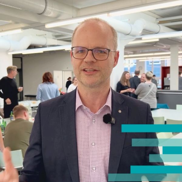 Ende Februar fand an der HFPO die Bewertung der "myidea"-Projekte der Studierenden durch eine exklusive Jury aus Wirtschaft, Management und Politik statt. Mit dabei war auch Daniel Probst, Direktor der Solothurner Handelskammer. Welchen Eindruck haben die Pitches bei ihm hinterlassen?

Interessiert an der Höheren Fachschule Pflege in Olten? Hier informieren: https://hf-pflege.ch

#BBZ #GSBS #HFPO #Fachschule #Pflege #Olten #Bildung #Weiterbildung