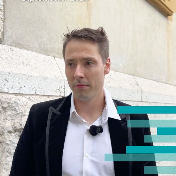 Unzufrieden mit deinem jetzigen Beruf oder Studium? Wie wäre es mit der Ausbildung zur diplomierten Pflegefachperson HF? Schneidewind Florian aus der Abschlussklasse HFP23A hat sich aus diesem Grund für die Ausbildung an der HFPO entschieden und im Pflegeberuf seine Erfüllung gefunden. Vielen Dank für die berührenden Worte! 🙌

Interessiert an der Höheren Fachschule Pflege in Olten? Hier informieren: https://hf-pflege.ch

#BBZ #GSBS #HFPO #Fachschule #Pflege #Olten #Bildung #Weiterbildung #Motivation